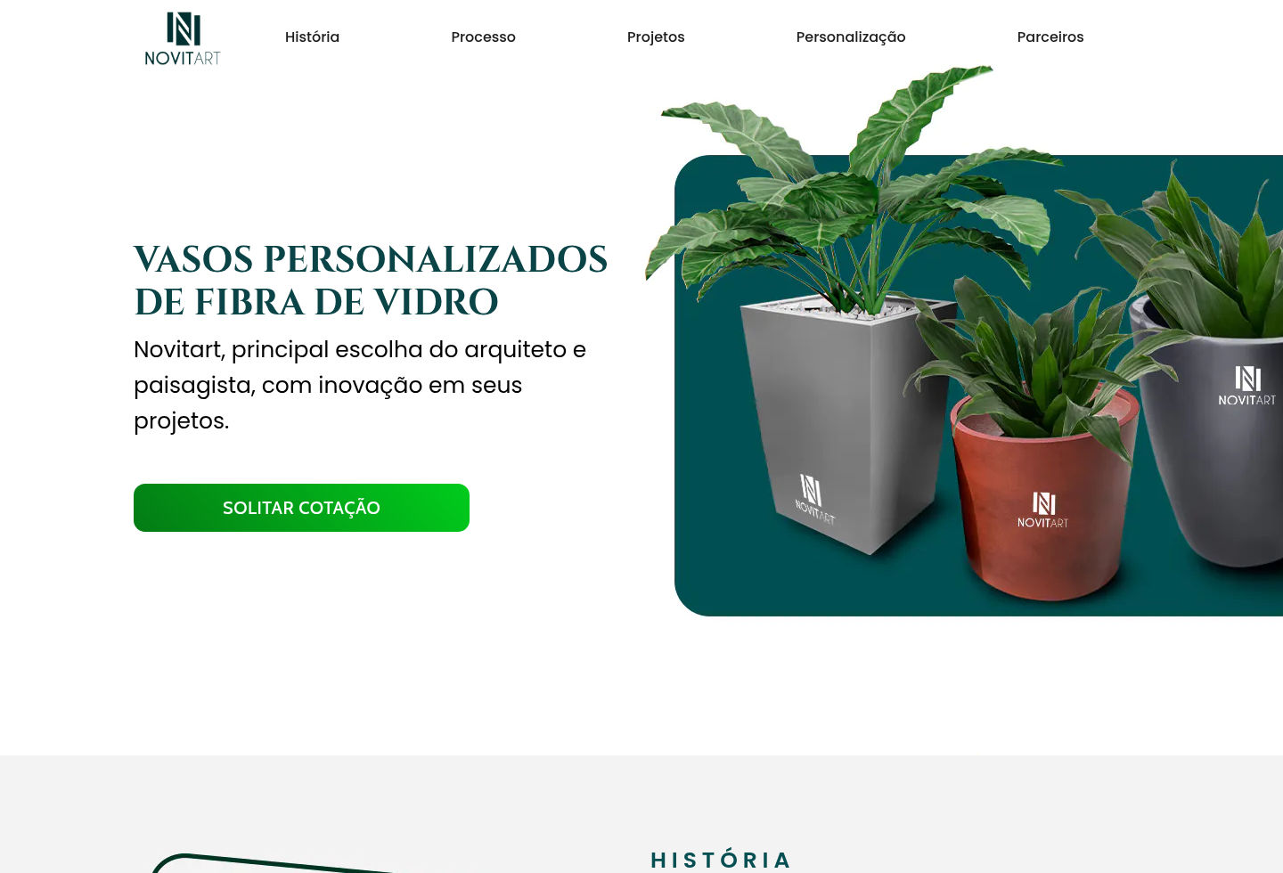 Captura pública do site Novitart com vasos personalizados de fibra de vidro para arquitetura e paisagismo